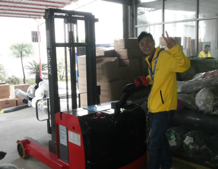 肇慶知名鞋業廠采購我司前移式電動叉車一輛